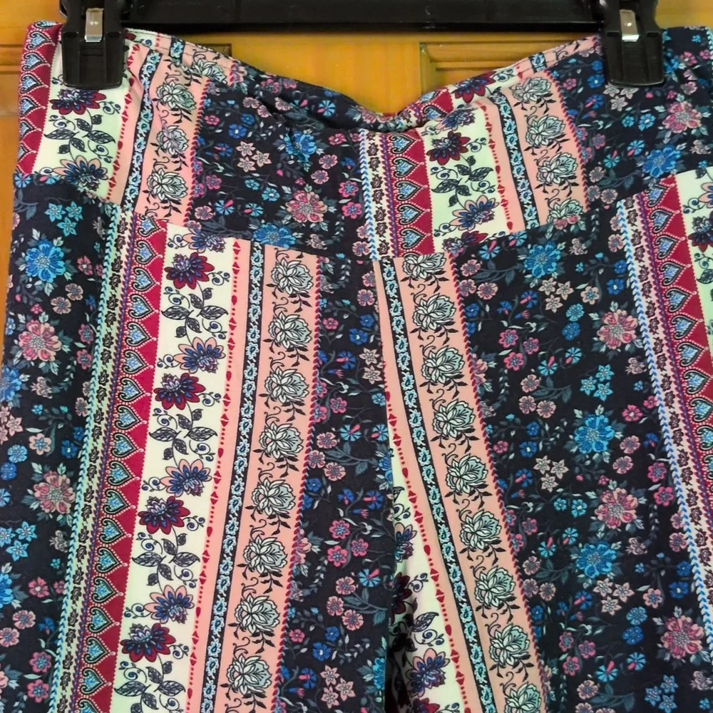 Floral Patterned Women's Pants - Picture 2 of 4